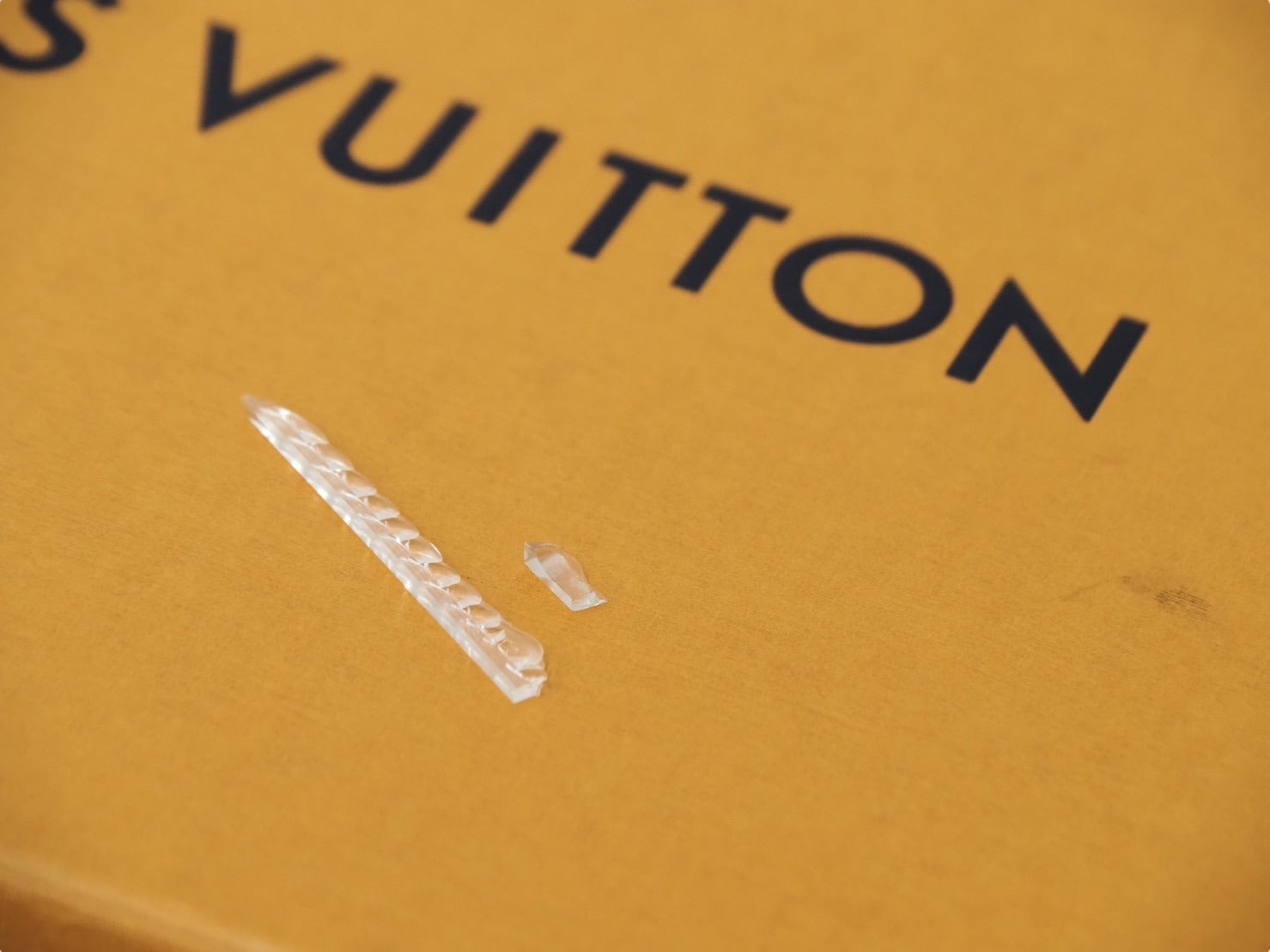 LOUIS VUITTON ルイヴィトン 靴下 雑貨 ショセット・セットアーカイブ ソックス MP3136 ゴールド 美品 中古 54221 –  Casanova Vintage