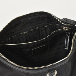 PRADA プラダ ワンショルダーバッグ トライアングルロゴ ナイロン ブラック シルバー金具 美品 中古 4a005473