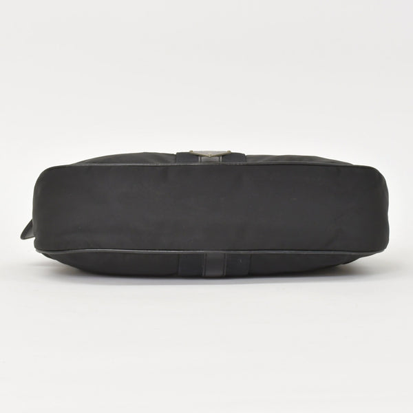PRADA プラダ ワンショルダーバッグ トライアングルロゴ ナイロン ブラック シルバー金具 美品 中古 4a005473