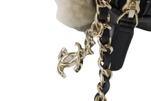 画像をギャラリービューアに読み込む, CHANEL シャネル ショルダーバッグ チェーンショルダー ムートン 28番台 ココマーク ブラック ゴールド金具 美品 中古 55086