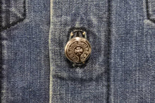画像をギャラリービューアに読み込む, CHROME HEARTS クロムハーツ セメタリークロスパッチ デニムジャケット ホースシューボタン ブルー SV925 サイズS 美品 中古 55354