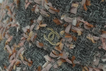 Load image into Gallery viewer, 極美品 CHANEL シャネル ハット 帽子 ココマーク グレー ピンク ツイード サイズM シルバー金具 中古 55395