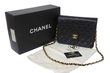 Load image into Gallery viewer, CHANEL シャネル ショルダーバッグ マトラッセ22 チェーン プッシュロック 3番台 ブラック ゴールド金具 レザー 美品 中古 55477