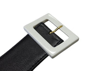 Load image into Gallery viewer, CHANEL シャネル ベルト バックル COCOロゴ ブラック レザー プラスチック ホワイト ゴールド金具 ユニセックス 美品 中古 55497