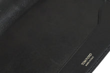 Load image into Gallery viewer, Tom Ford トムフォード パスポートケース 小物 ブラック クロコ シルバーロゴ 美品 中古 55822