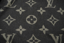 Load image into Gallery viewer, LOUIS VUITTON ルイヴィトン モノグラム ファッション雑貨 ブランケット ブラウン ベージュM92067 中古 55930