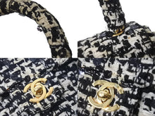 画像をギャラリービューアに読み込む, CHANEL シャネル ミニハンドバッグ 2番台 1992年 ツイード スパンコール ブラック ホワイト ゴールド金具 美品 中古 55990