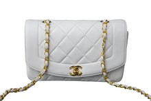 画像をギャラリービューアに読み込む, 極美品 CHANEL シャネル ダイアナ22 マトラッセ チェーンショルダーバッグ ホワイト ラムスキン 4番台 ココマーク 中古 56084