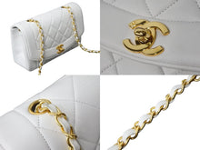 画像をギャラリービューアに読み込む, 極美品 CHANEL シャネル ダイアナ22 マトラッセ チェーンショルダーバッグ ホワイト ラムスキン 4番台 ココマーク 中古 56084