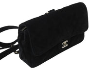 Load image into Gallery viewer, CHANEL シャネル ベロアリュック マトラッセ ブラック 4番台 ベロア ココマーク シルバー金具 美品 中古 56103