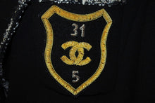 画像をギャラリービューアに読み込む, CHANEL シャネル ジャケット エンブレム プラダを着た悪魔 P24952V12963 05C サイズ40 ブラック 美品 中古 56249