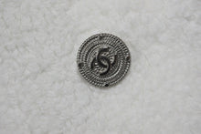 画像をギャラリービューアに読み込む, CHANEL シャネル ジャケット パイル地 P42674V29643 ココマーク ホワイト レッド ネイビー サイズ36 美品 中古 56440