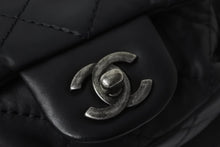 画像をギャラリービューアに読み込む, CHANEL シャネル リュック デイパック マトラッセ チェーン 17番台 ココマーク ブラック ラムスキン 美品 中古 56509