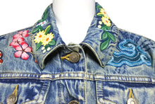 画像をギャラリービューアに読み込む, GUCCI グッチ デニムジャケット 刺繍 ブルー 花柄 マルチカラー サイズ38 ユーズド加工 美品 中古 56610