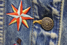 画像をギャラリービューアに読み込む, GUCCI グッチ デニムジャケット 刺繍 ブルー 花柄 マルチカラー サイズ38 ユーズド加工 美品 中古 56610