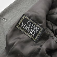 将图片加载到图库查看器中。 極美品 GIANNI VERSACE ジャンヌヴェルサーチ テーラードジャケット ウール レーヨン グレー サイズ38 中古 4a005674