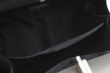 画像をギャラリービューアに読み込む, CHANEL シャネル ショルダーバッグ ヒップバッグ ココマーク 5番台 ブラック コットンジャージー 美品 中古 57126