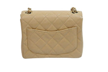 Load image into Gallery viewer, 極美品 CHANEL シャネル ミニマトラッセ ベージュ キャビアスキン 8番台 ラムスキン ショルダーバッグ 中古 57133