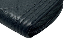 Load image into Gallery viewer, CHANEL シャネル BOY CHANEL ボーイシャネル コインケース 小銭入れ A80602 30番台 ココマーク キャビアスキン ブラック 美品 中古 4b005721