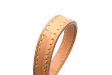 Load image into Gallery viewer, LOUIS VUITTON ルイヴィトン ショルダーストラップ LVロゴ ヌメ革 ブラウン ゴールド金具 全長117cm 美品 中古 58073