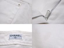 画像をギャラリービューアに読み込む, CHANEL シャネル ココマーク デニム ショートパンツ ホワイト PO6743V04640 ロゴ ステッチ ボトムス サイズ38 美品 中古 58489