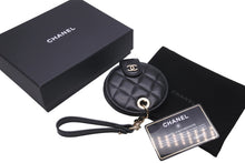 Load image into Gallery viewer, CHANEL シャネル ネームプレート タグ バッグチャーム ココマーク 28番台 2019年 マトラッセ ラムスキン ブラック 美品 中古 58563