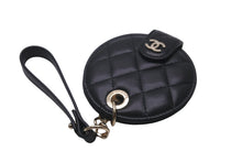 Load image into Gallery viewer, CHANEL シャネル ネームプレート タグ バッグチャーム ココマーク 28番台 2019年 マトラッセ ラムスキン ブラック 美品 中古 58563