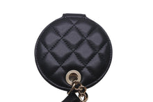 Load image into Gallery viewer, CHANEL シャネル ネームプレート タグ バッグチャーム ココマーク 28番台 2019年 マトラッセ ラムスキン ブラック 美品 中古 58563