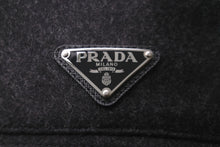 Load image into Gallery viewer, 極美品 PRADA プラダ バケットハット ウール ロゴ 14038 2HC137 1UMT ダークグレー トライアングルロゴ サイズM 中古 58665