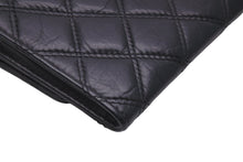 Load image into Gallery viewer, CHANEL シャネル 長財布 マトラッセ パリニューヨークライン 10番台 2006年 カーフスキン ブラック シルバー金具 美品 中古 59036