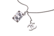 Load image into Gallery viewer, CHANEL シャネル カセットテープ ネックレス 2004年 04P ココマーク シルバー アクセサリー ジュエリー ロゴ メッキ 中古 59060