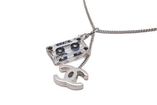 Load image into Gallery viewer, CHANEL シャネル カセットテープ ネックレス 2004年 04P ココマーク シルバー アクセサリー ジュエリー ロゴ メッキ 中古 59060