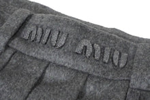 Load image into Gallery viewer, 新品未使用 MIUMIU ミュウミュウ プリーツスカート MG1856113K ダブルベルトループ ウール グレー サイズ42 中古 59198