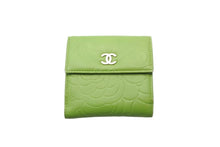 画像をギャラリービューアに読み込む, CHANEL シャネル 二つ折り財布 カメリア ココマーク 16番台 2012年 ラムスキン アップルグリーン ゴールド金具 美品 中古 59210