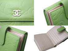 画像をギャラリービューアに読み込む, CHANEL シャネル 二つ折り財布 カメリア ココマーク 16番台 2012年 ラムスキン アップルグリーン ゴールド金具 美品 中古 59210