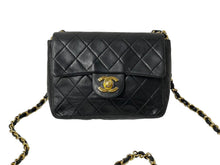 画像をギャラリービューアに読み込む, CHANEL シャネル ショルダーバッグ ミニマトラッセ 17CM 1番台 ココマーク ブラック ラムスキン ゴールド金具 美品 中古 59252