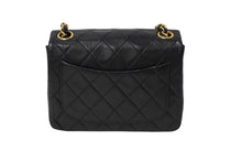 画像をギャラリービューアに読み込む, CHANEL シャネル ミニ マトラッセ チェーン ショルダーバッグ ラムスキン ブラック ココマーク ゴールド金具 美品 中古 59343