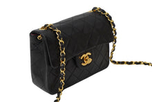 画像をギャラリービューアに読み込む, CHANEL シャネル ミニ マトラッセ チェーン ショルダーバッグ ラムスキン ブラック ココマーク ゴールド金具 美品 中古 59343
