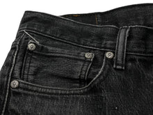 Load image into Gallery viewer, CHROME HEARTS クロムハーツ リーバイス 501 セメタリークロスパッチ ブラックデニムパンツ 30インチ 美品 中古 59638