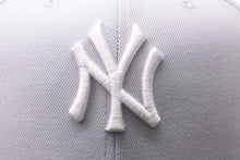 画像をギャラリービューアに読み込む, 新品未使用 NEW ERA New york Yankees ニューエラ ニューヨークヤンキース キャップ グレー グリーンブリム 7 5/8 中古 59752