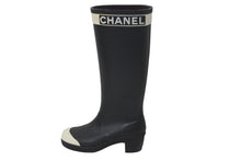 Load image into Gallery viewer, CHANEL シャネル レインブーツ ココマーク ロゴ バイカラー ブラック ホワイト ラバー サイズ36 U G34076 美品 中古 59809