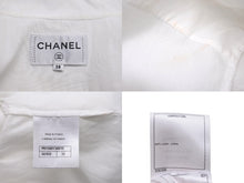 Load image into Gallery viewer, CHANEL シャネル ショート丈 半袖シャツ ココボタン ココマーク ホワイト コットン 19SS サイズ38 P61148V38915 美品 中古 59817