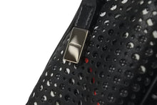 画像をギャラリービューアに読み込む, DIOR HOMME ディオール オム ポーチ 小物入れ レザー ブラック ホワイト レッド カラビナ シルバー金具 美品 中古 59883