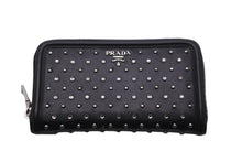 Load image into Gallery viewer, PRADA プラダ 長財布 ラウンドファスナー スタッズ ブラック レザー 1M0506 シルバー金具 美品 中古 59888