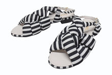 Load image into Gallery viewer, 新品未使用 CHANEL シャネル サンダル ミュール サイズ40 ココマーク ストライプ柄 ホワイト ブラック ゴールド レザー 中古 4b005998