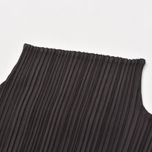 Load the image into the gallery viewer. 極美品 PLEATS PLEASE ISSEY MIYAKE プリーツプリーズ イッセイミヤケ ワンピース プリーツ加工 サイズ3 ポリエステル ブラウン 中古 4a006002