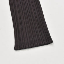 Load the image into the gallery viewer. 極美品 PLEATS PLEASE ISSEY MIYAKE プリーツプリーズ イッセイミヤケ ワンピース プリーツ加工 サイズ3 ポリエステル ブラウン 中古 4a006002