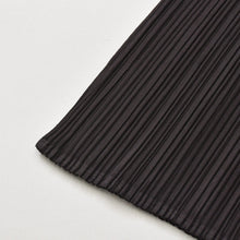 Load the image into the gallery viewer. 極美品 PLEATS PLEASE ISSEY MIYAKE プリーツプリーズ イッセイミヤケ ワンピース プリーツ加工 サイズ3 ポリエステル ブラウン 中古 4a006002