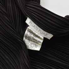 Load the image into the gallery viewer. 極美品 PLEATS PLEASE ISSEY MIYAKE プリーツプリーズ イッセイミヤケ ワンピース プリーツ加工 サイズ3 ポリエステル ブラウン 中古 4a006002