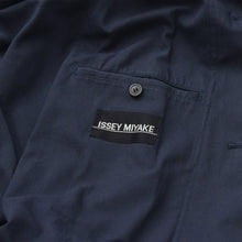 Load the image into the gallery viewer. 極美品 ISSEI MIYAKE イッセイミヤケ オーバーコート コート ME33-FA017 ネイビー サイズM 中古 4a006003